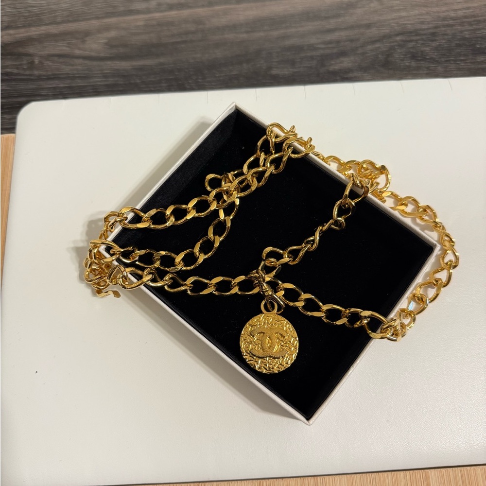 Chanel Vintage Gold 1982 Coin Cc Chain Link Belt - Gem